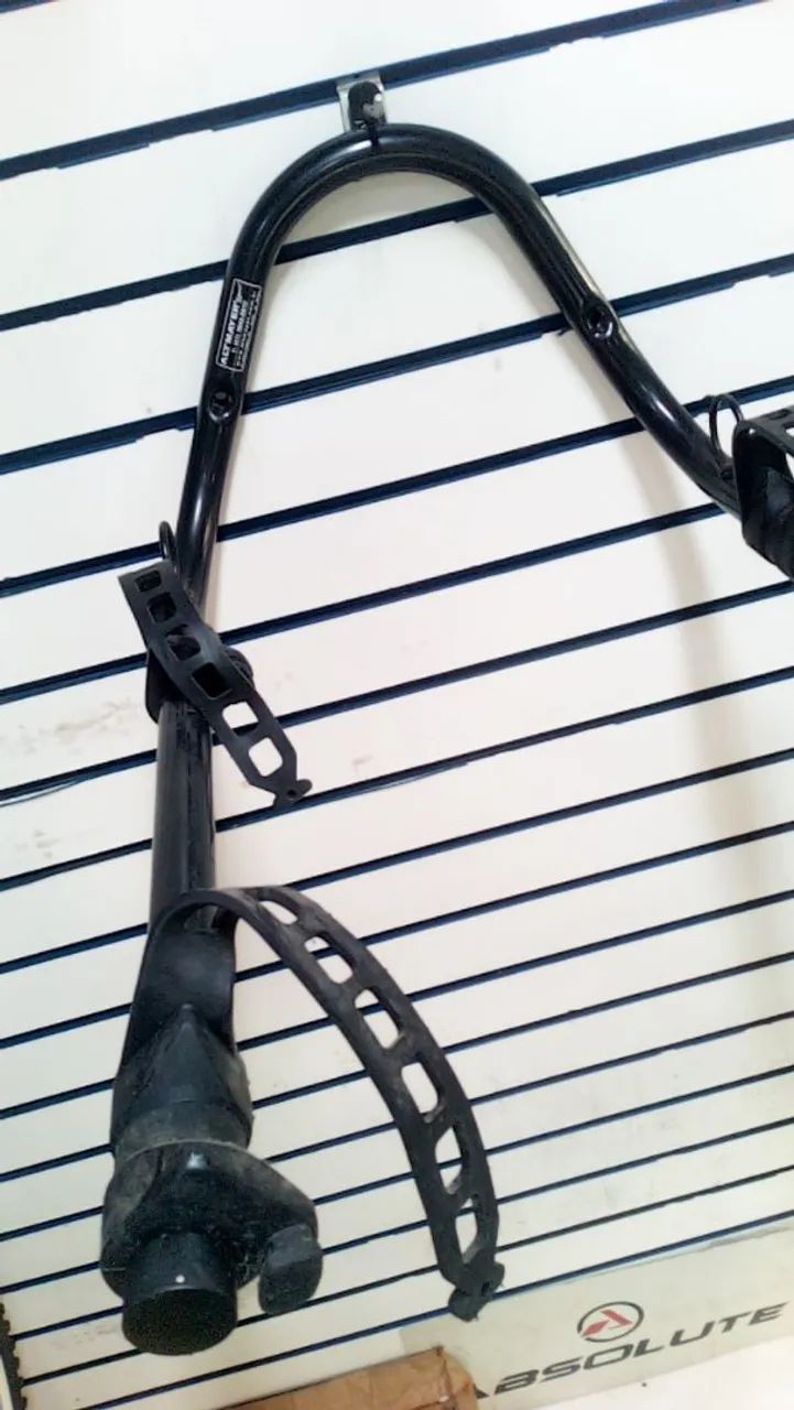 Suporte de bicicleta horizontal duplo de parede.