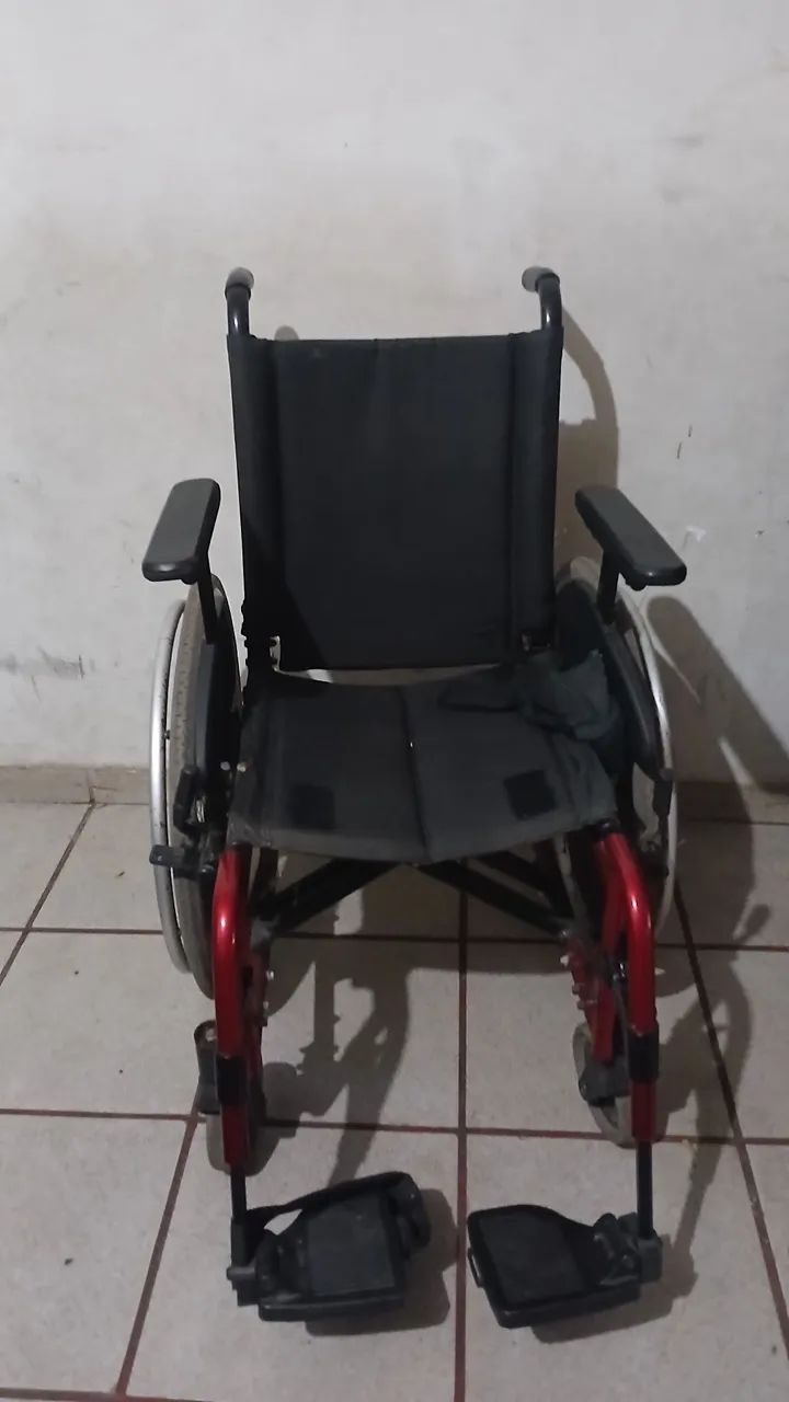 Cadeira de rodas 42cm  - Foto 2
