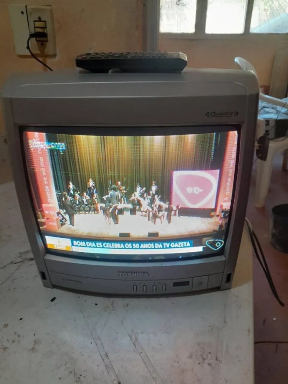 TELEVISÃO 14 DE TUBO COM CONVERSOR DIGITAL 150.00