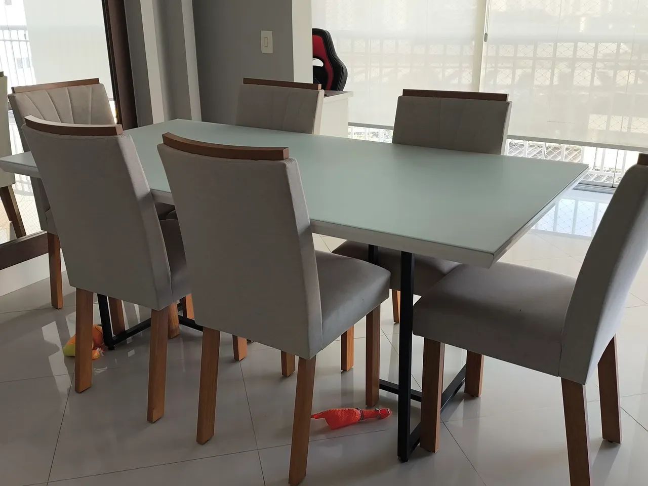 Mesa retangular branca com 6 cadeiras impecável 