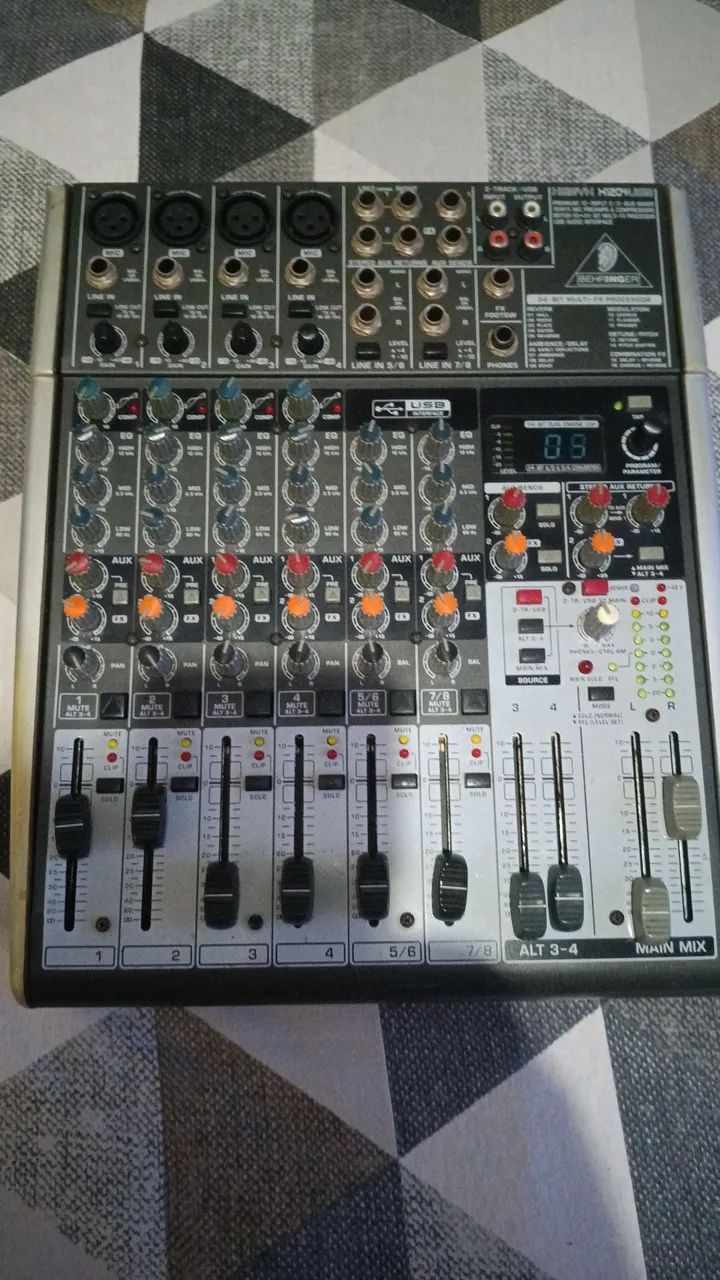 Mesa de som Behringer 1204  - Foto 3
