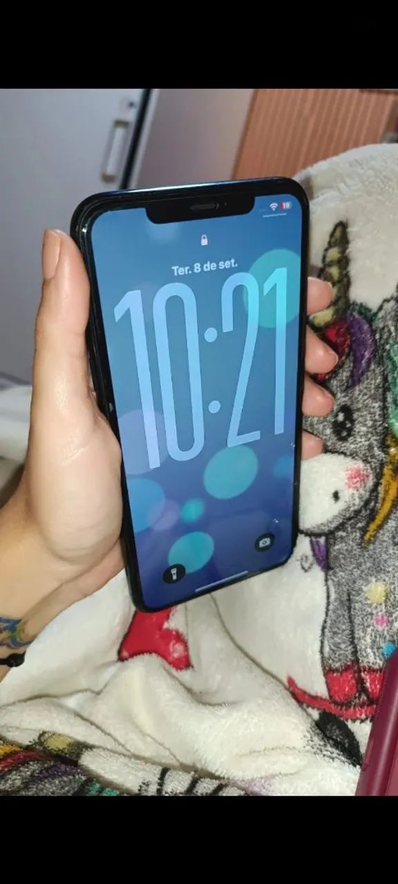 Vendo iPhone 11 Pro Max 256g novinho sem marcas de uso - Foto 2
