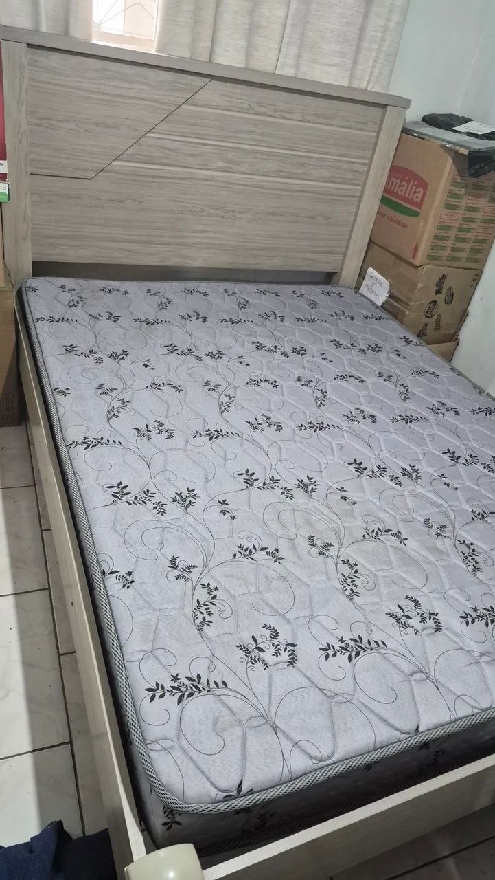 Cama de casal com colchão 