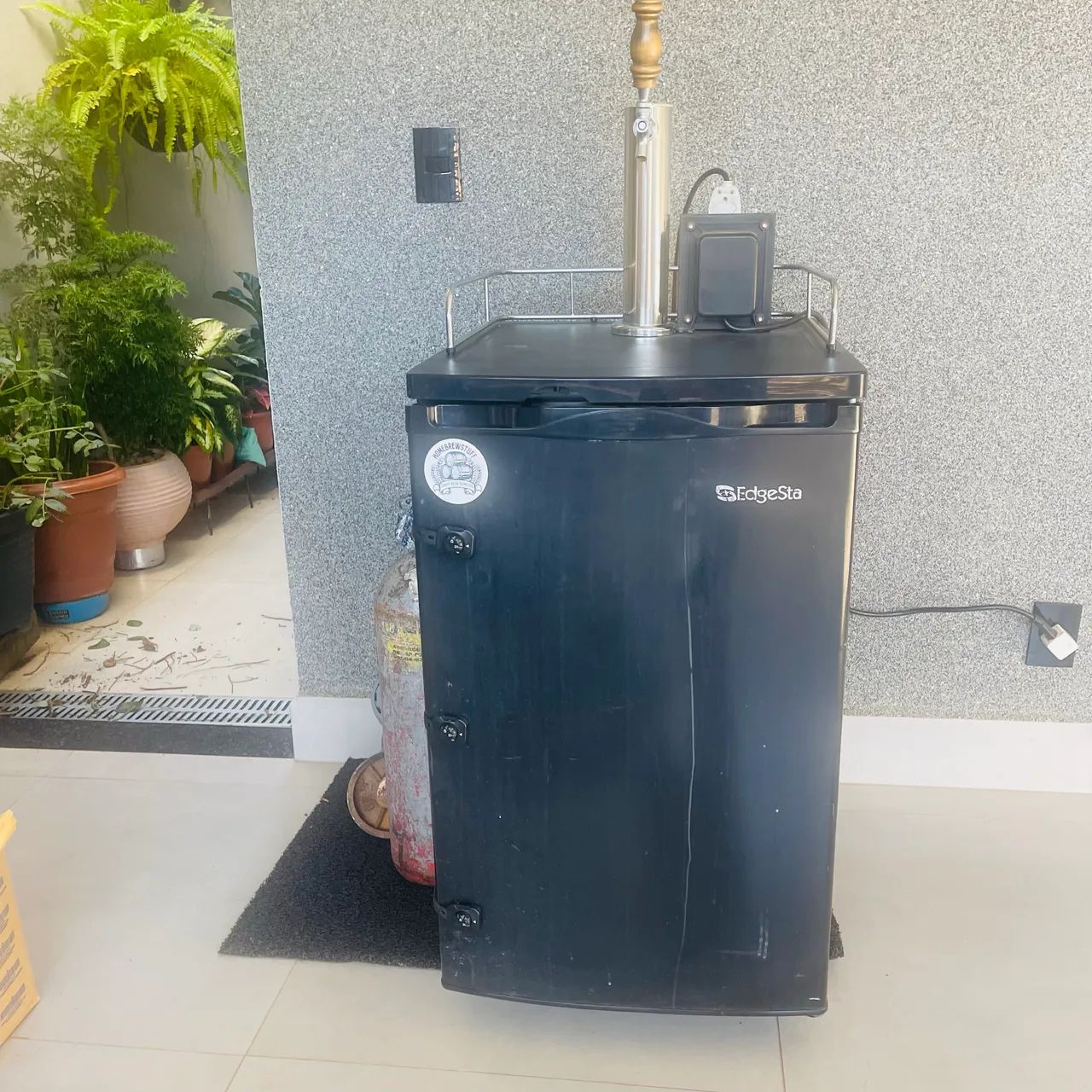 Chopeira  com barril de 50l cheio chopp puro malte e cilindro co2 lacrado 