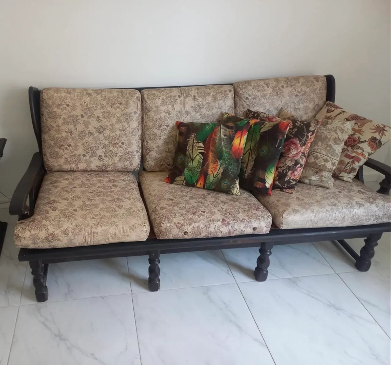 Sofá e poltronas estilo antigo de madeira rara e completo 