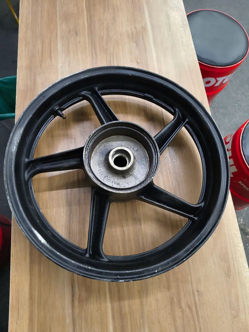 Roda traseira Twister 250 antiga - Foto 2
