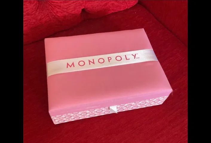 jogo monopoly boutique está faltando algumas cartinhas