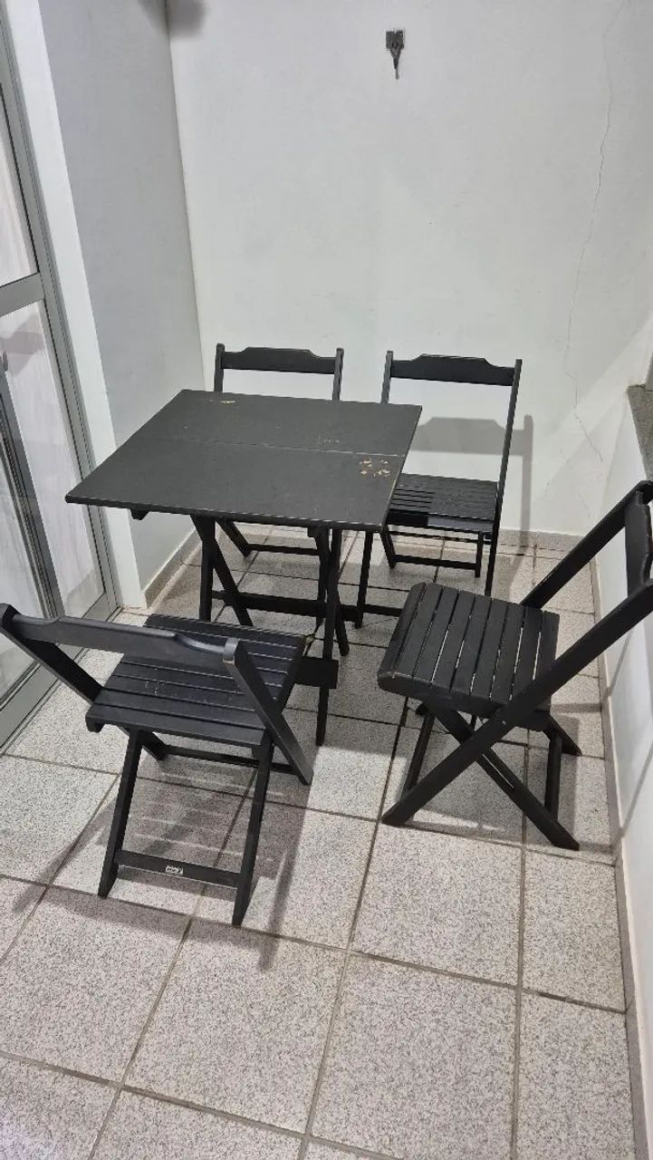 Jogo de mesa e cadeiras de madeira / Mesa de bar - Foto 2