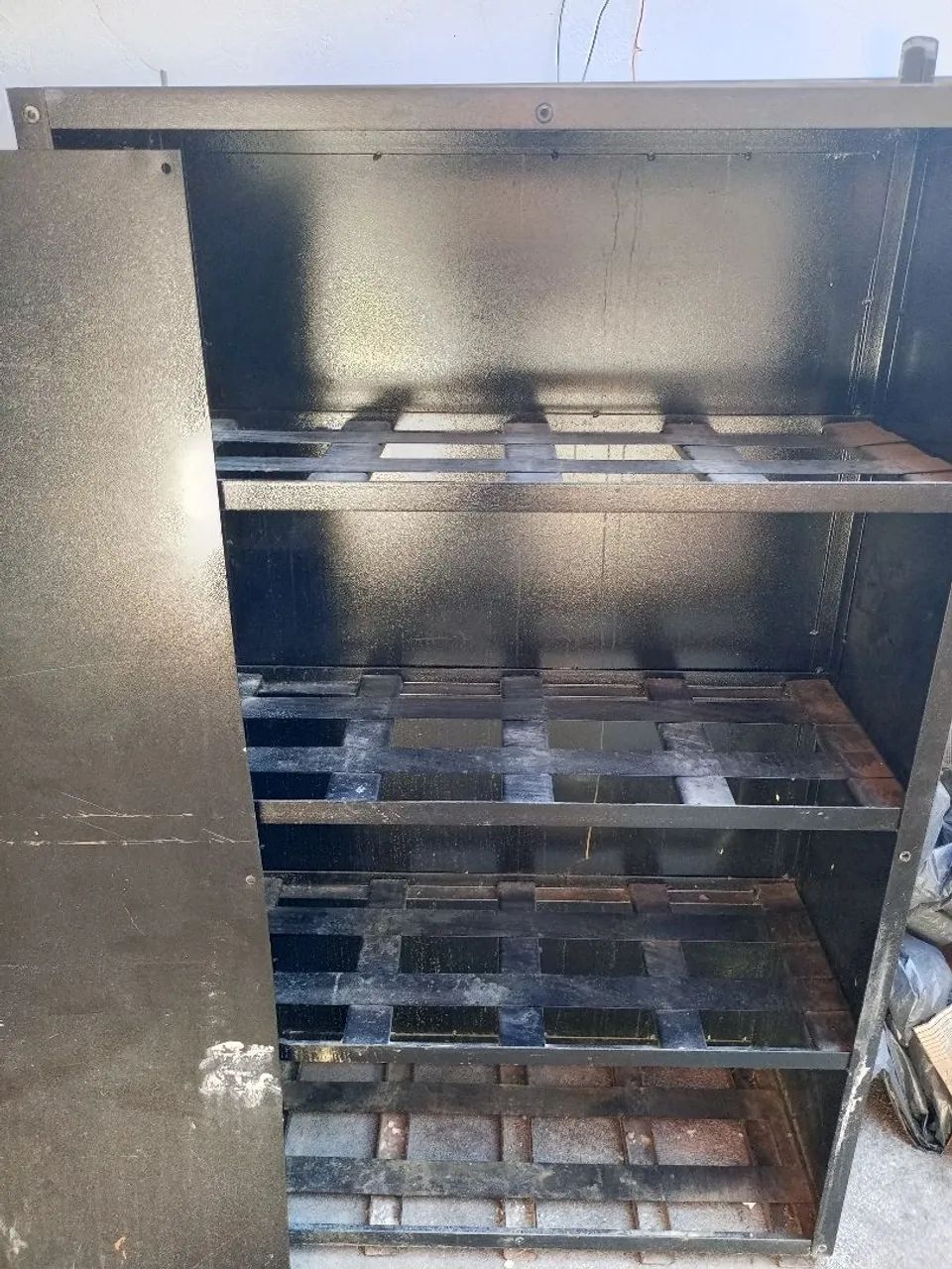 RACK DE BATERIA E MÓDULO DE TI.