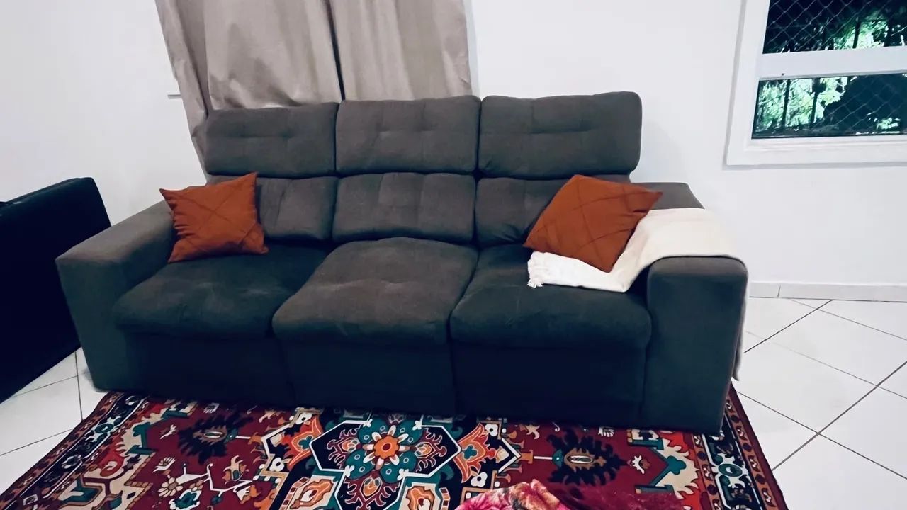 Sofá 3 lugares semi-novo