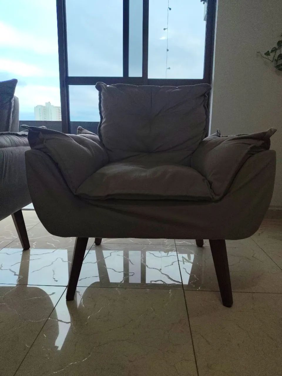 Par de Poltronas Estofadas Bege - Foto 4