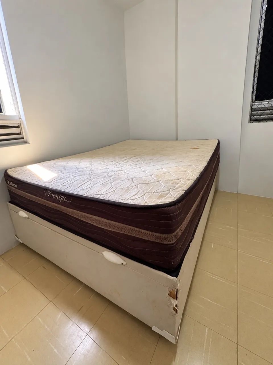 Cama de casal com baú + 2 capas colchão