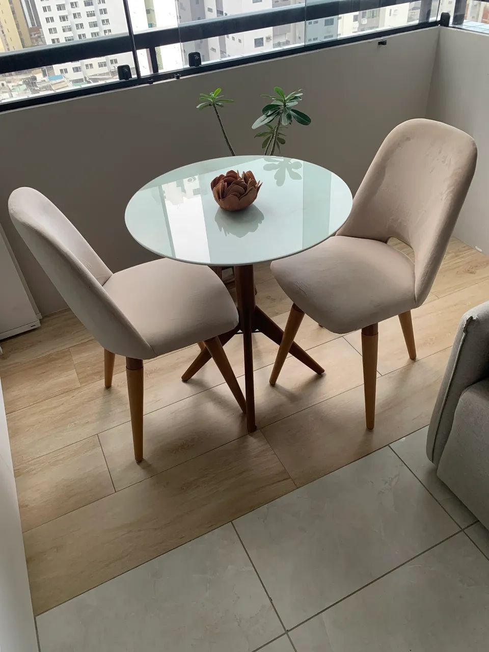 Lindo conjunto - Oficina Design -de mesa e 2 cadeiras