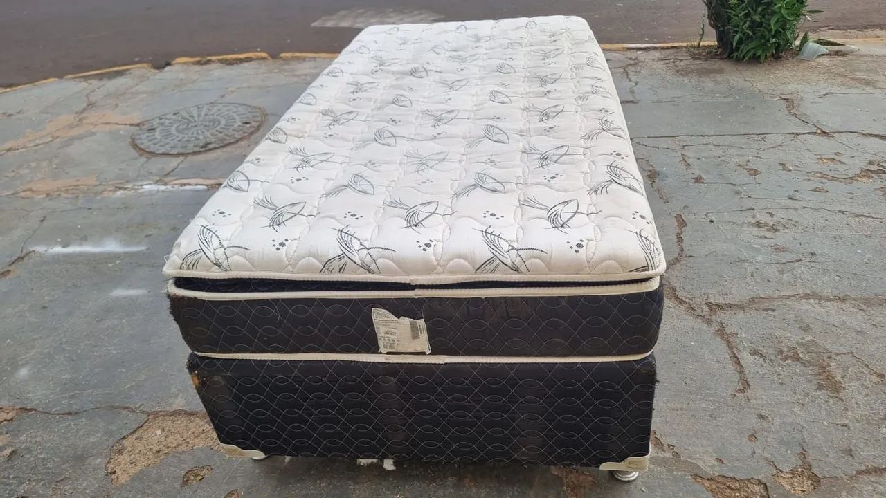 Cama solteirão ou solteiro king usada porém conservada ((ENTREGO GRATIS)) - Foto 4