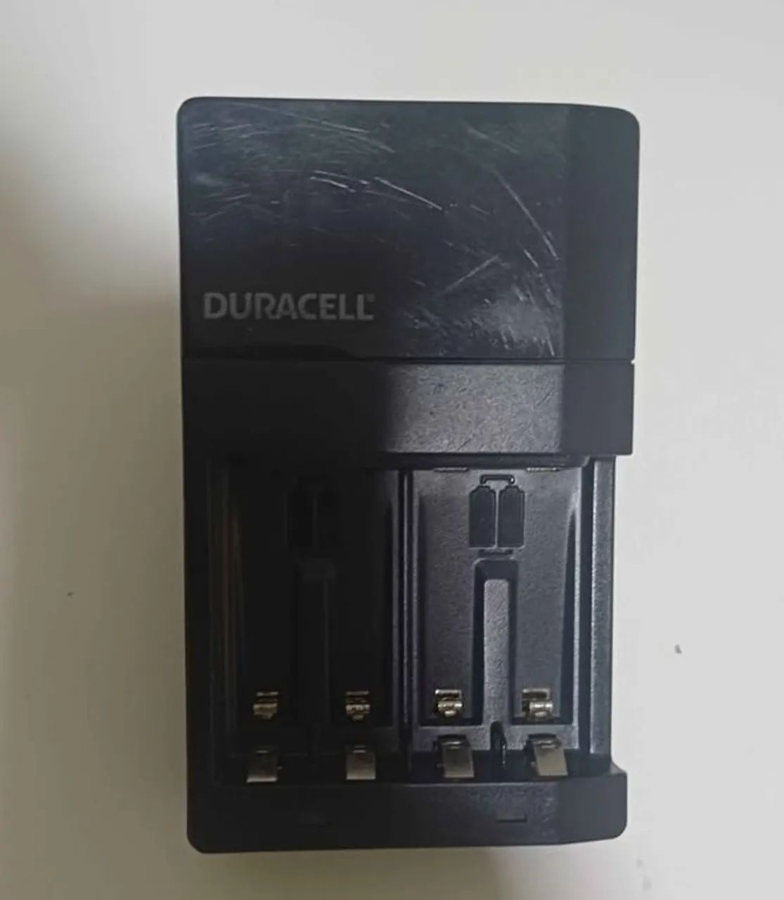 Carregador de pilhas AA e AAA duracell