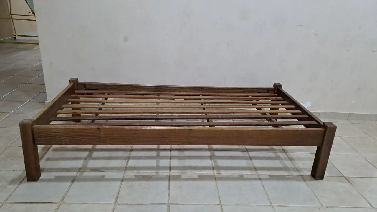 Cama solteiro madeira maciça. - Foto 2