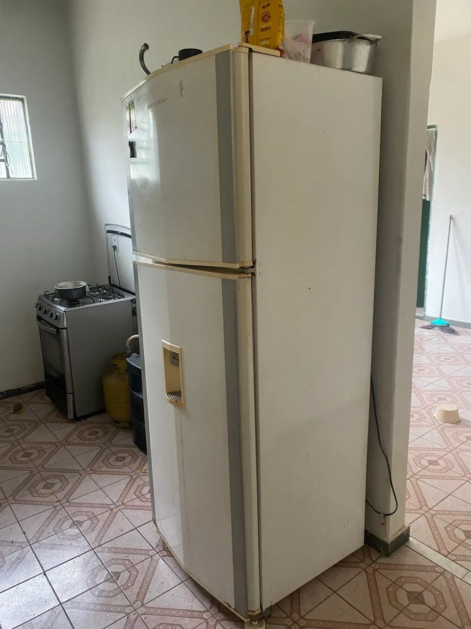 Vende-se geladeira que não gela