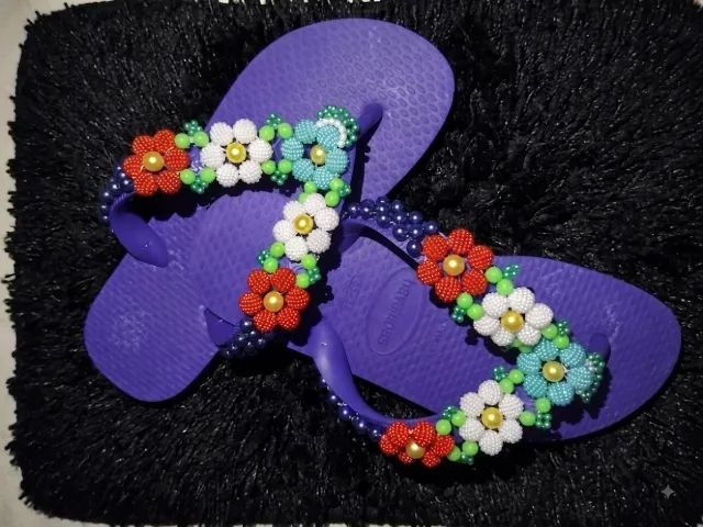 Sandália customizada com pérolas  - Foto 2
