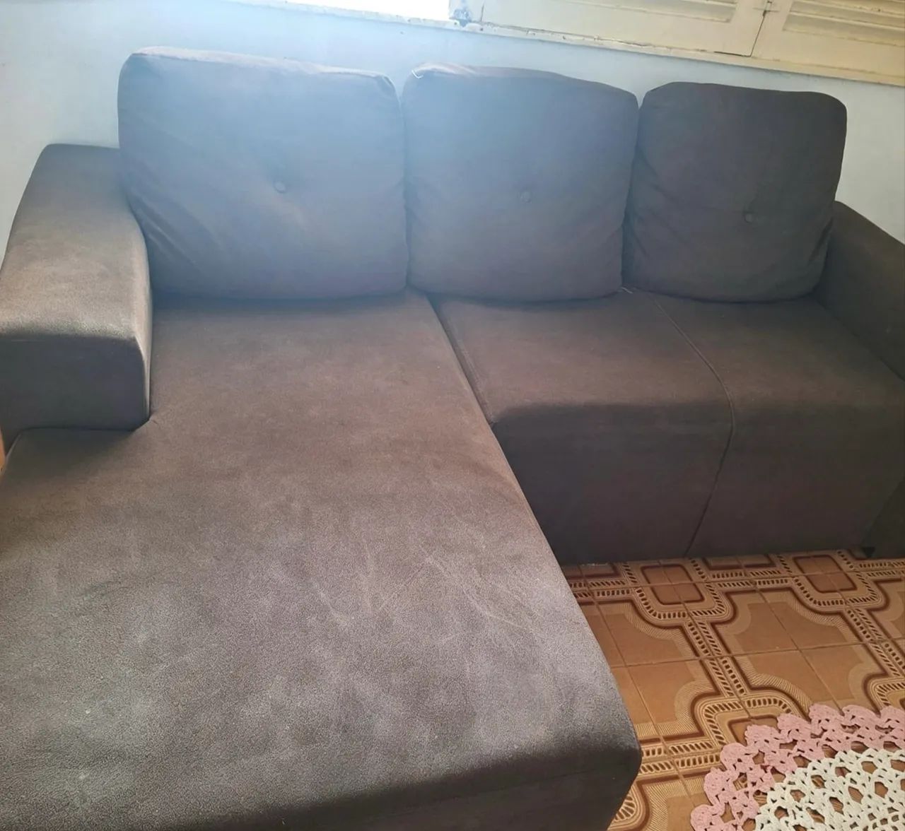 Sofá em L Marrom - Prático, Espaçoso e Confortável! - Foto 2