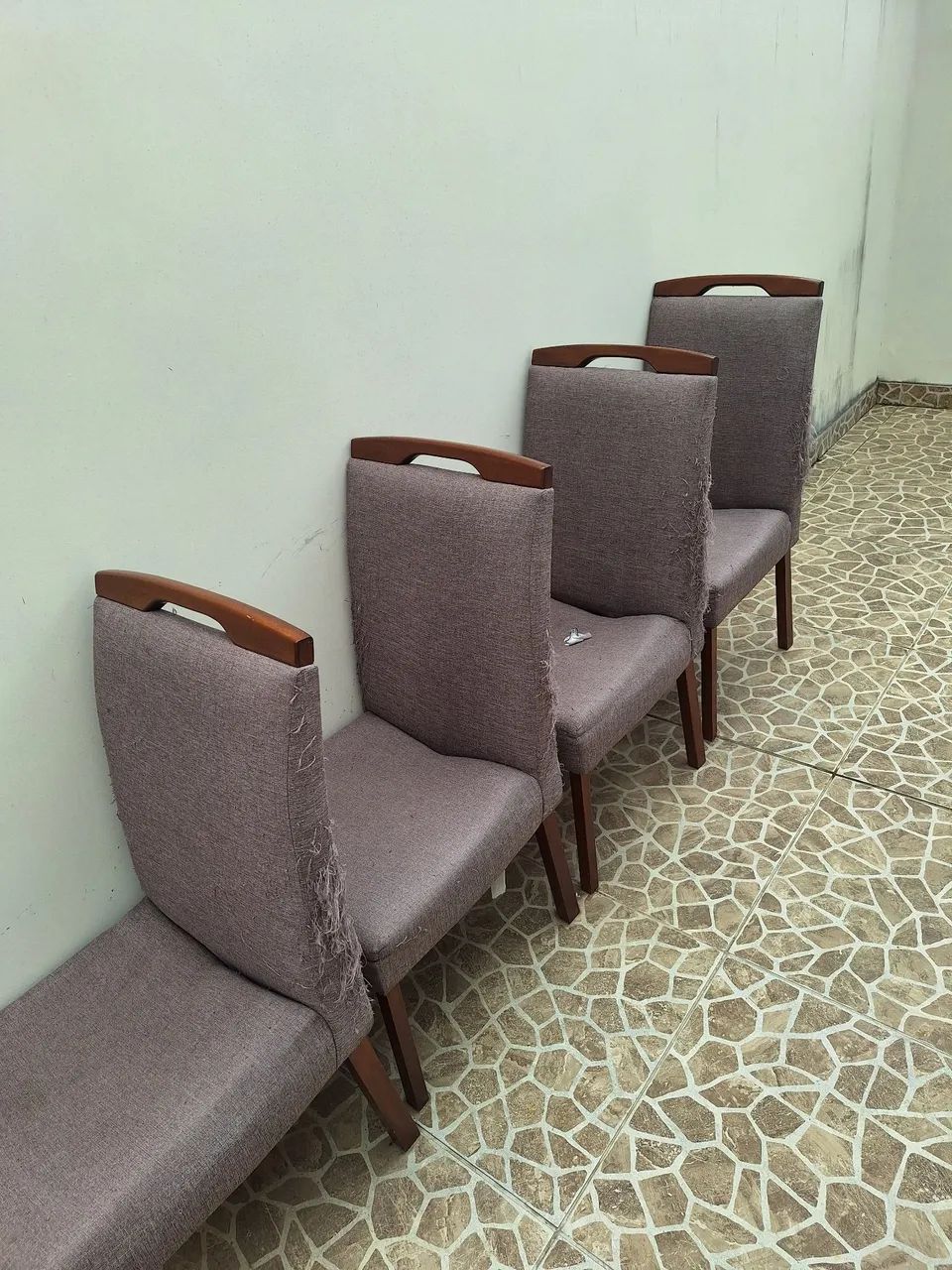 Quatro cadeiras para reformar