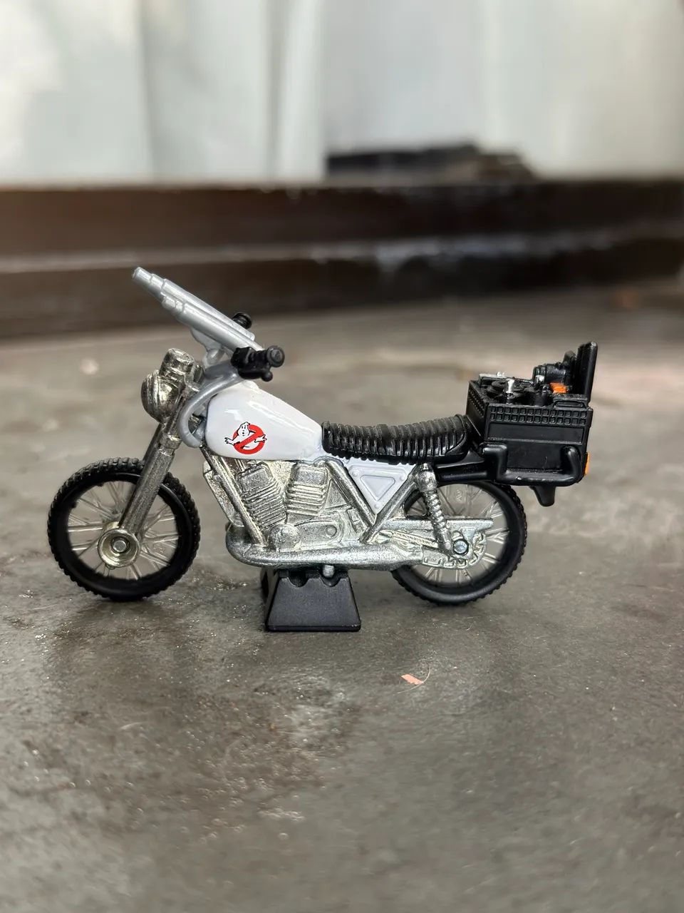 Motocicleta Ecto-2 Ghostbusters movie Hot Wheels - Foto 3