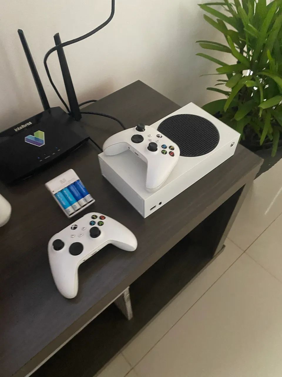 Xbox series S com 2 anos e 2 controles
