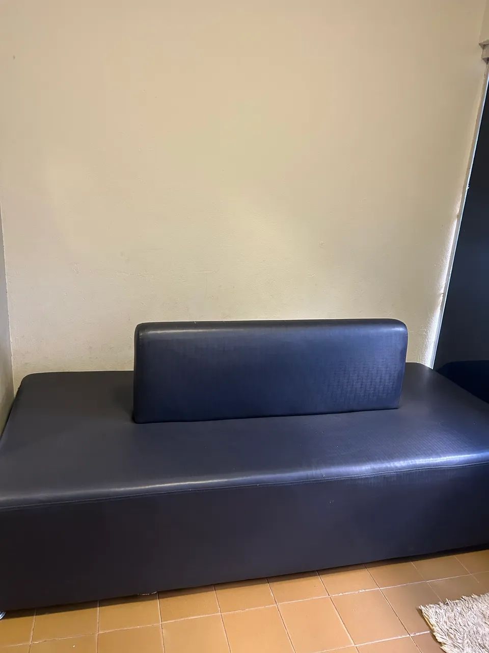 Sofá couro/ RECEPÇÃO 