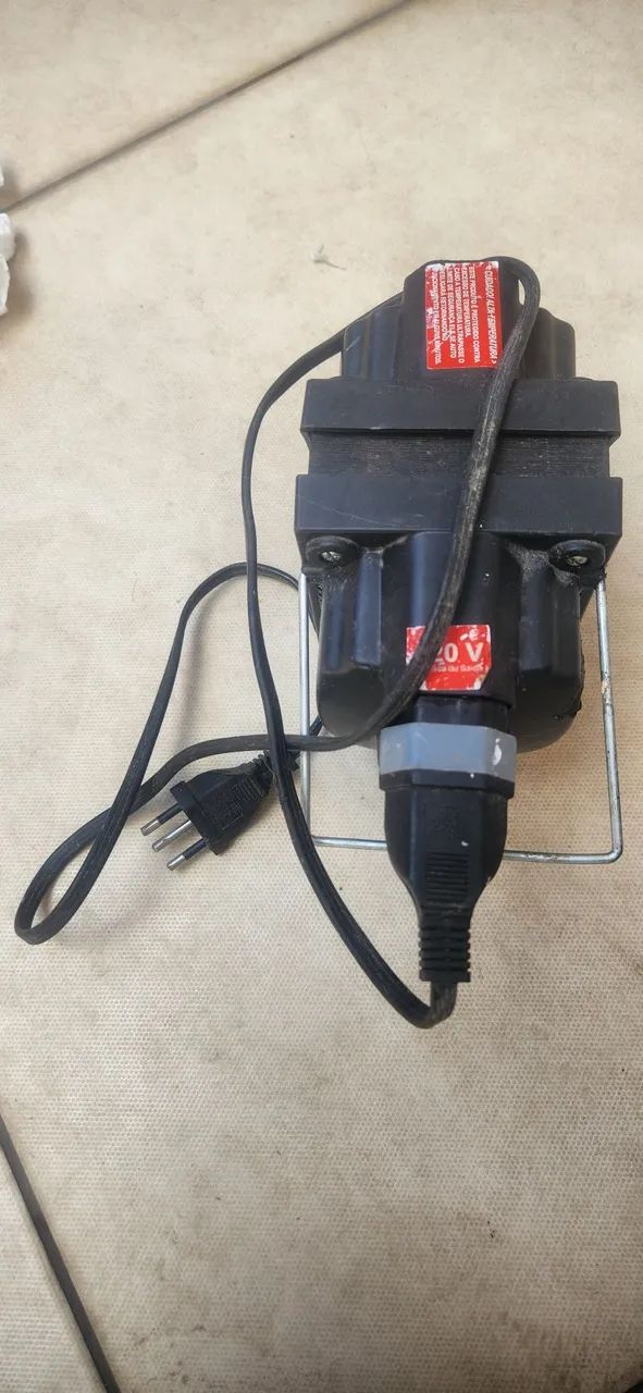 Vendo 02  transformador bivolt 