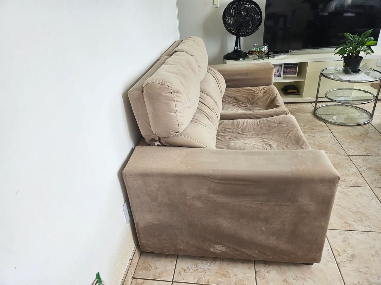 Sofá retrátil dois lugares. 