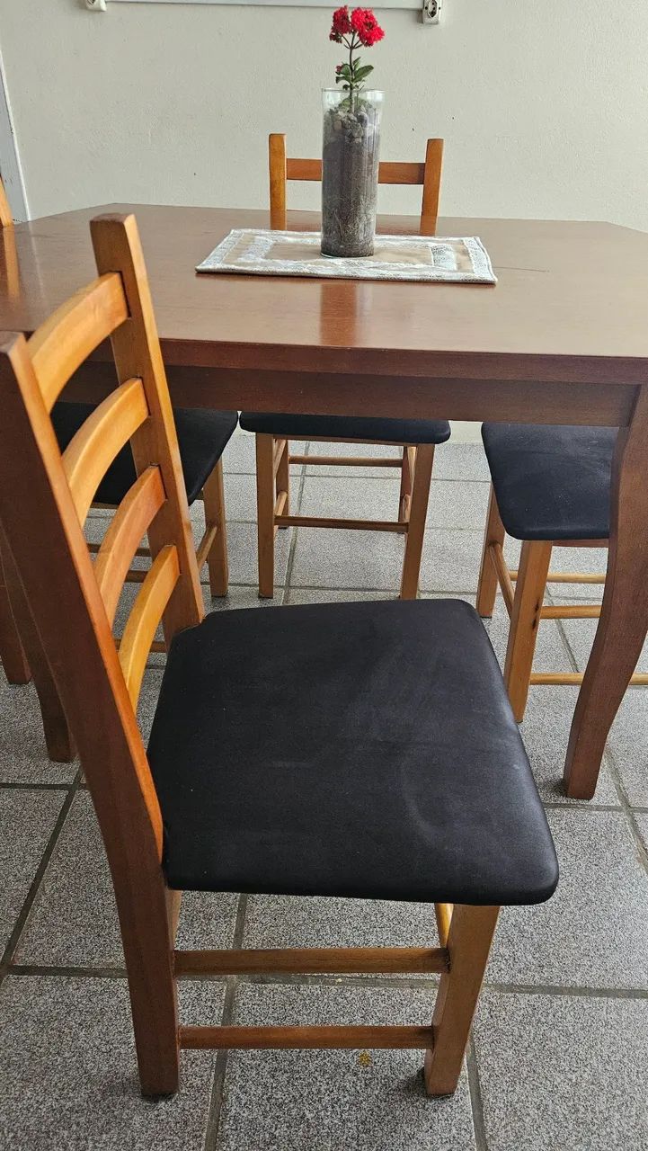 Jogo de mesa 4 cadeiras - Foto 2