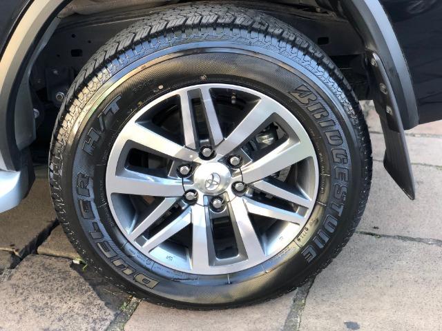 Toyota Hilux 2.8 Sw4 Srx 7 Lugares 2017 - Foto 11