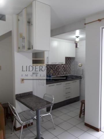 Apartamento, Serrinha, 1 dormitório, sala com sofá cama e rack, cozinha com armários, área - Foto 5