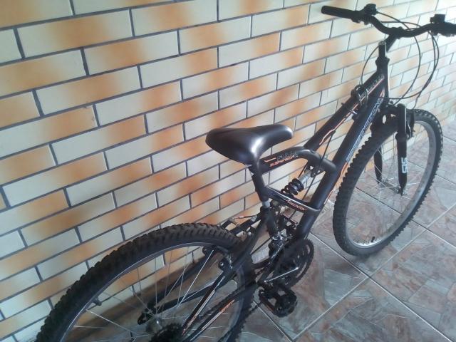 Bicicleta semi nova, com mola em excelente estado - Foto 2