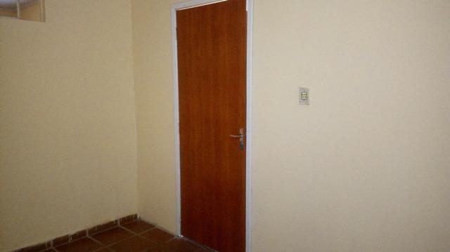 Casa Vila Canaria 1º andar Rua Principal Ótima Localização R$ 700,00 Ligue: 3215-4603 - Foto 6