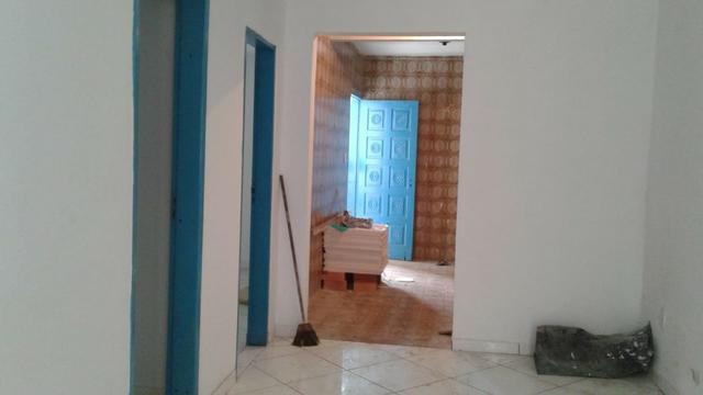 Duas casas + quintal com escritura - Foto 6