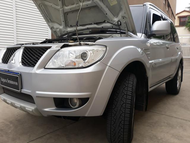 Mitsubishi TR4 câmbio manual 4x4 impecável 2011 C/ GNV - Foto 3