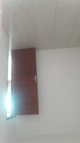 Casa 2;4 rua do espaco casa verde carro na porta - Foto 3