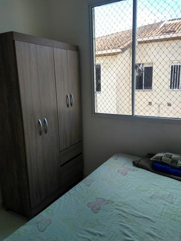 Compartilho quarto no meu apartamento
