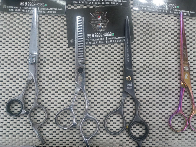 Vendo tesouras a 50 reais cada uma .