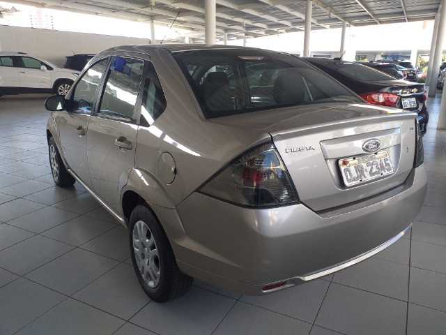 Fiesta sedan 1.6 12/13 manual - Foto 2
