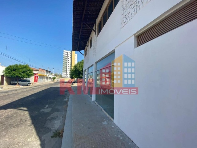 Aluga-se excelente prédio comercial no Abolição 1 - KM Imóveis