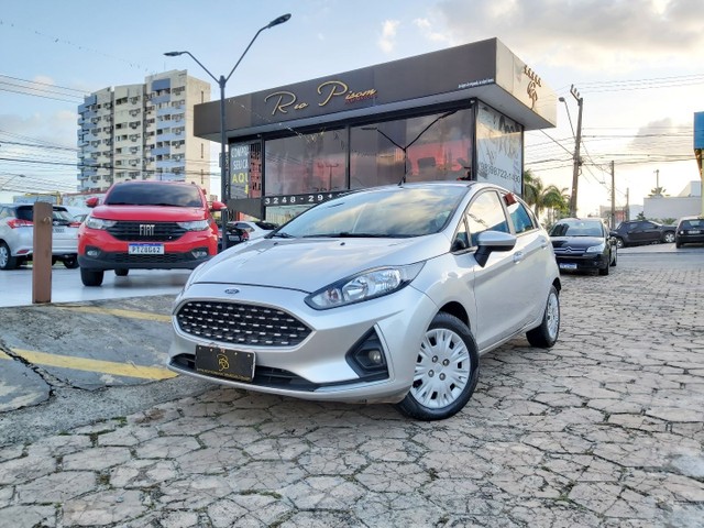 FORD NEW FIESTA SE 1.6 COMPLETO 17/18 SUPER NOVO TROCO E FINANCIO