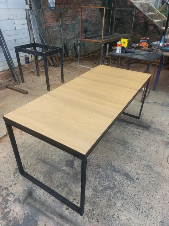 Mesa de madeira com estrutura de metal - Foto 5