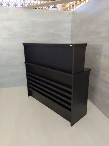 balcão de recepção reto ripado preto