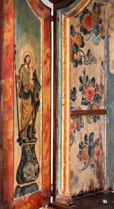 Antigo Oratório em Madeira Nobre Maciça - Século XVIII - Foto 4