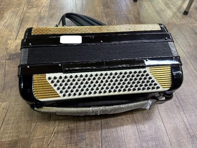 sanfona italiana scandalli favo de mel 120bxs 9reg 4° de voz profissional perfeita afinaçã - Foto 5