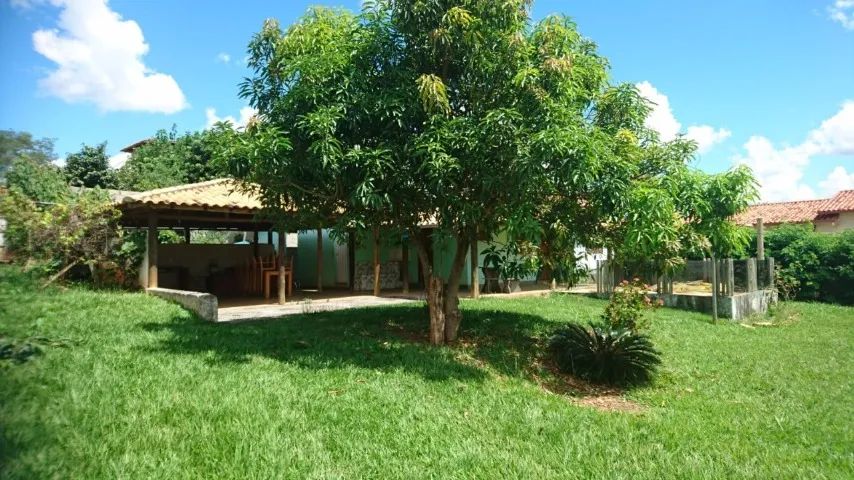 Sitio de 1250m² todo plano, com casa, campo de futebol, banheira de hidromassagem .