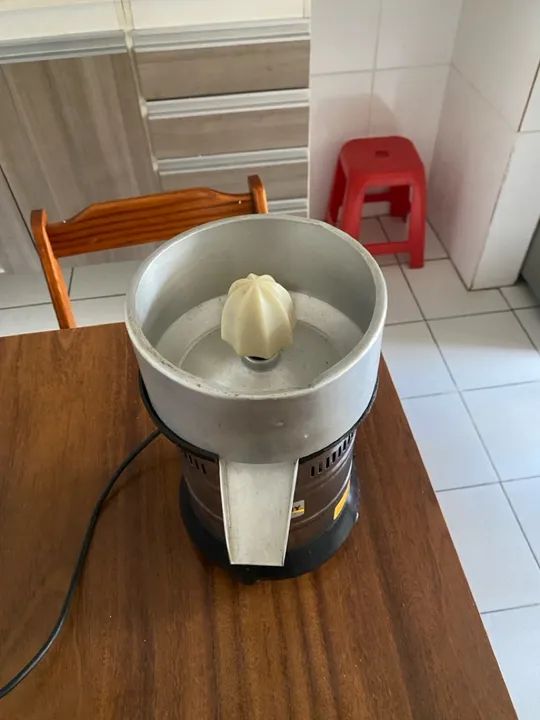 Espremedor elétrico Vithory MOD006 industrial 300W 60Hz aço inoxidável 127/220V - Foto 4