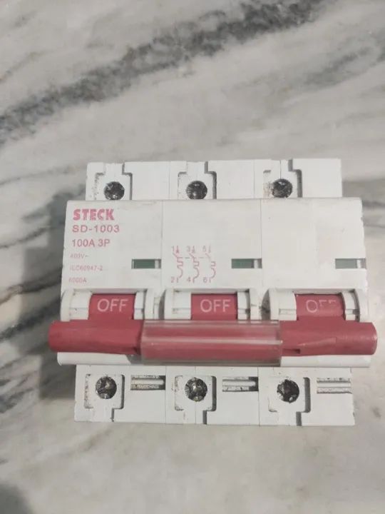 Disjuntor trifásico 100 A