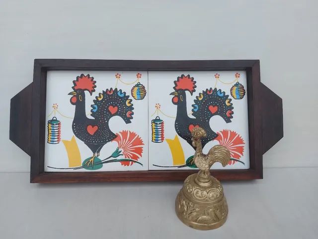 Bandeja em Azulejo  e Sino de mão  Galo Barcelos 